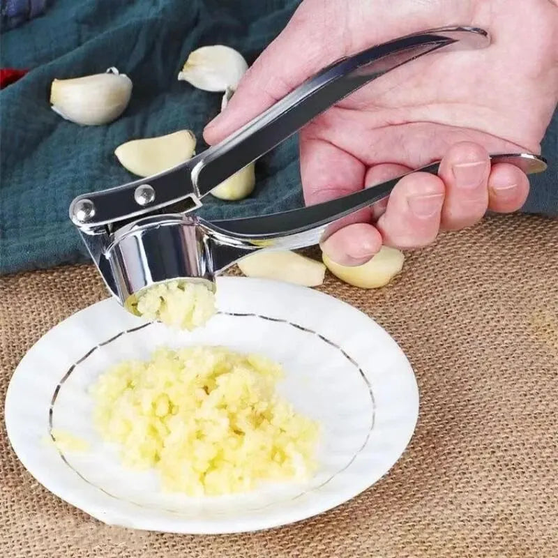 Heavy-Duty Zinc Alloy Garlic Press — Ergonomic Garlic Crusher & Mincer with Stainless Steel Blade